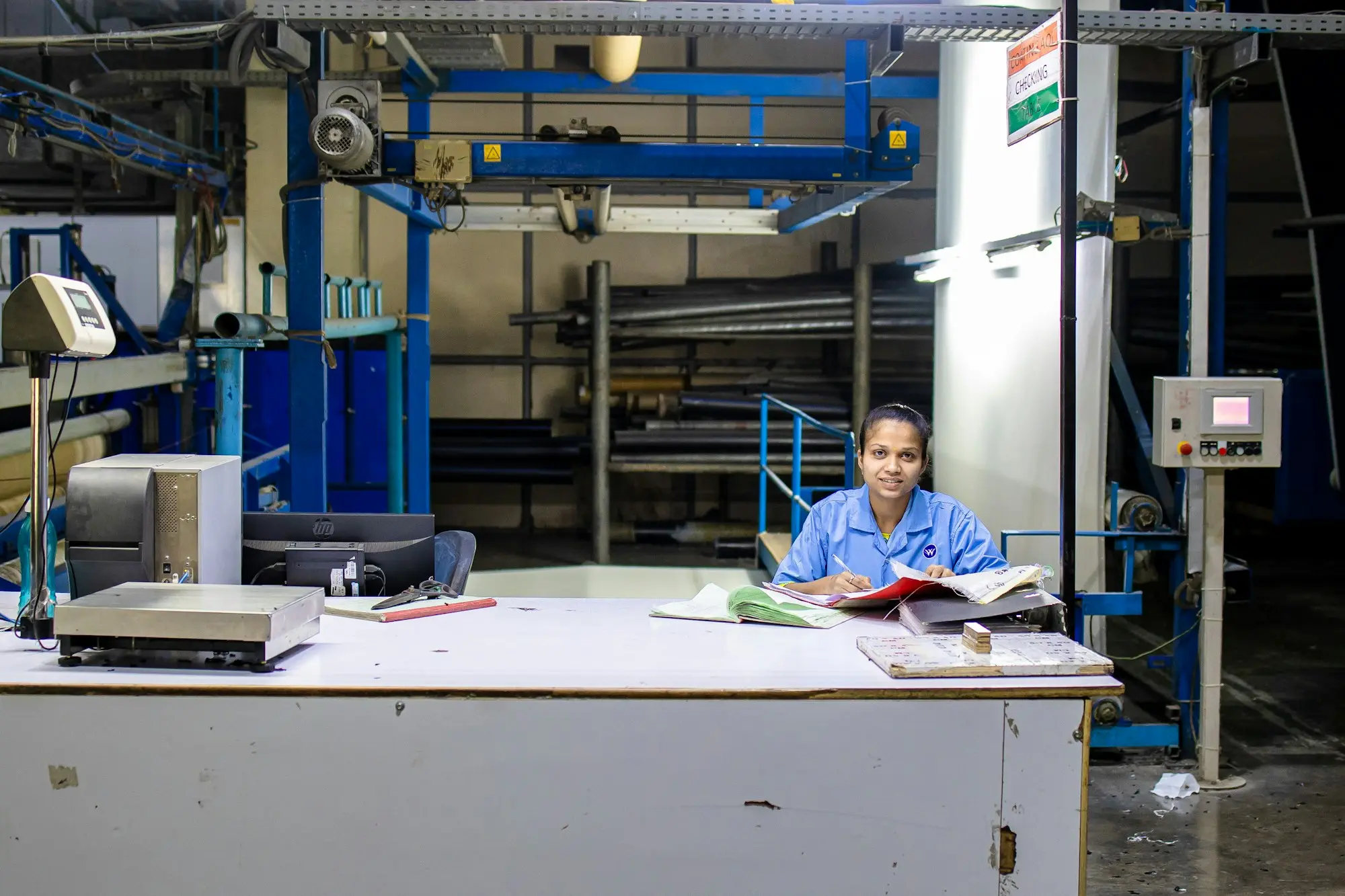 Manufacturer accounts desk